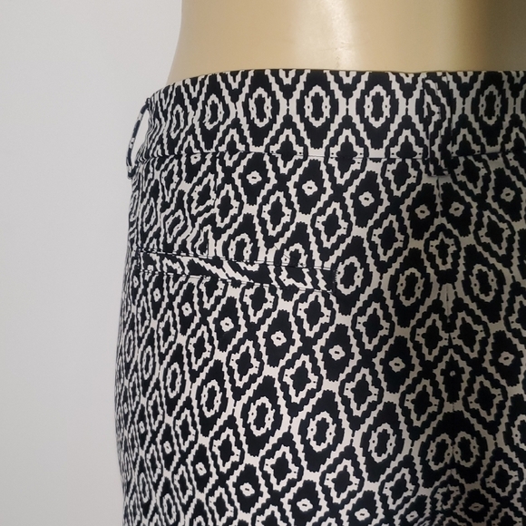 SPANX Black and White Bermuda Shorts with Geometric Pattern Size L - Picture 5 of 11